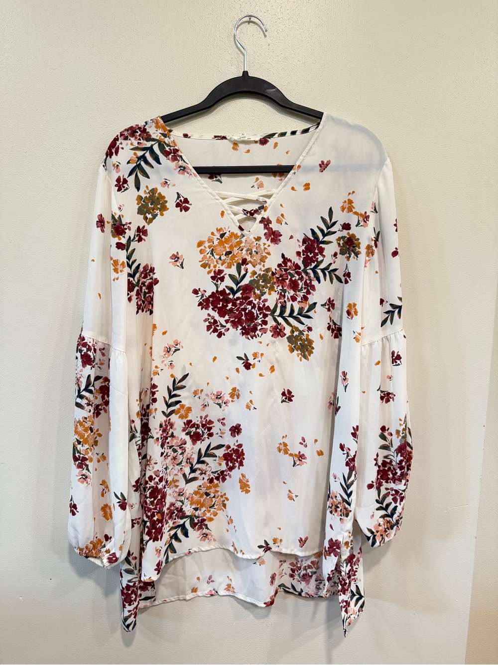 Maurices White Floral V-Neck Tunic with Burgundy & Mustard Size XL